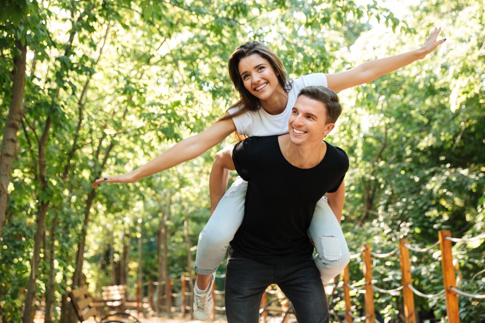 young smiling couple enjoying piggyback ride laughing 171337 6033